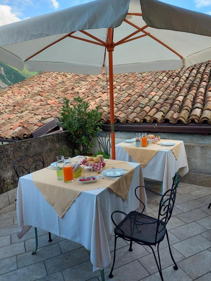 La Piazzetta Di Canale B&B Тенно Екстер'єр фото