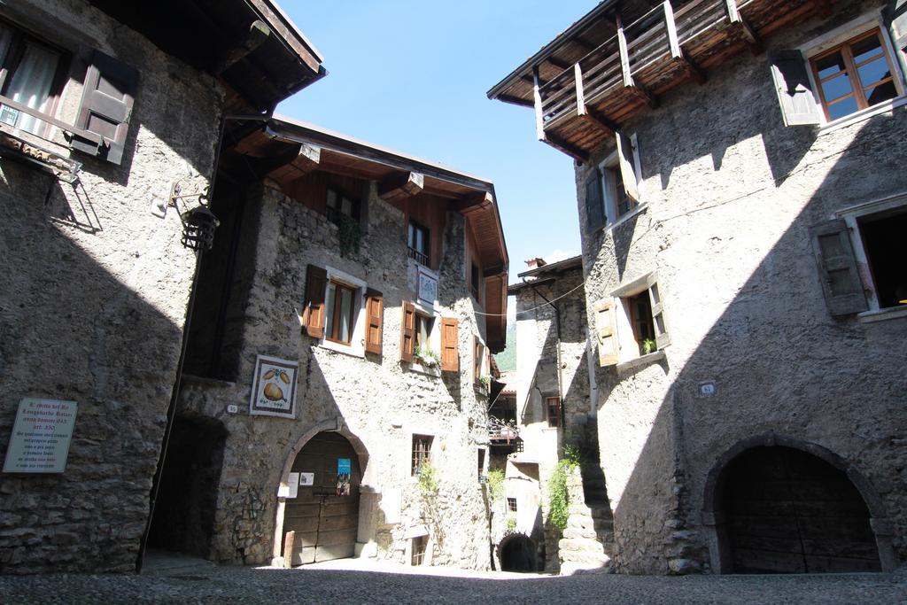 La Piazzetta Di Canale B&B Тенно Екстер'єр фото