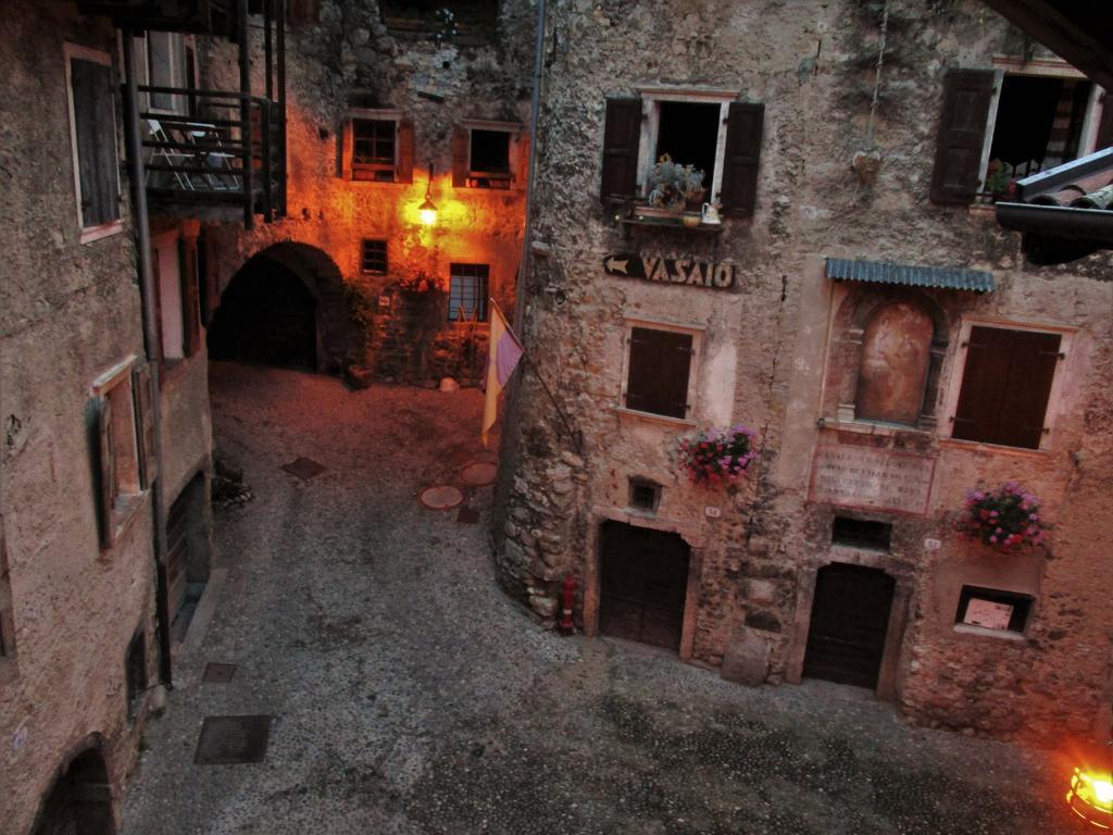 La Piazzetta Di Canale B&B Тенно Екстер'єр фото