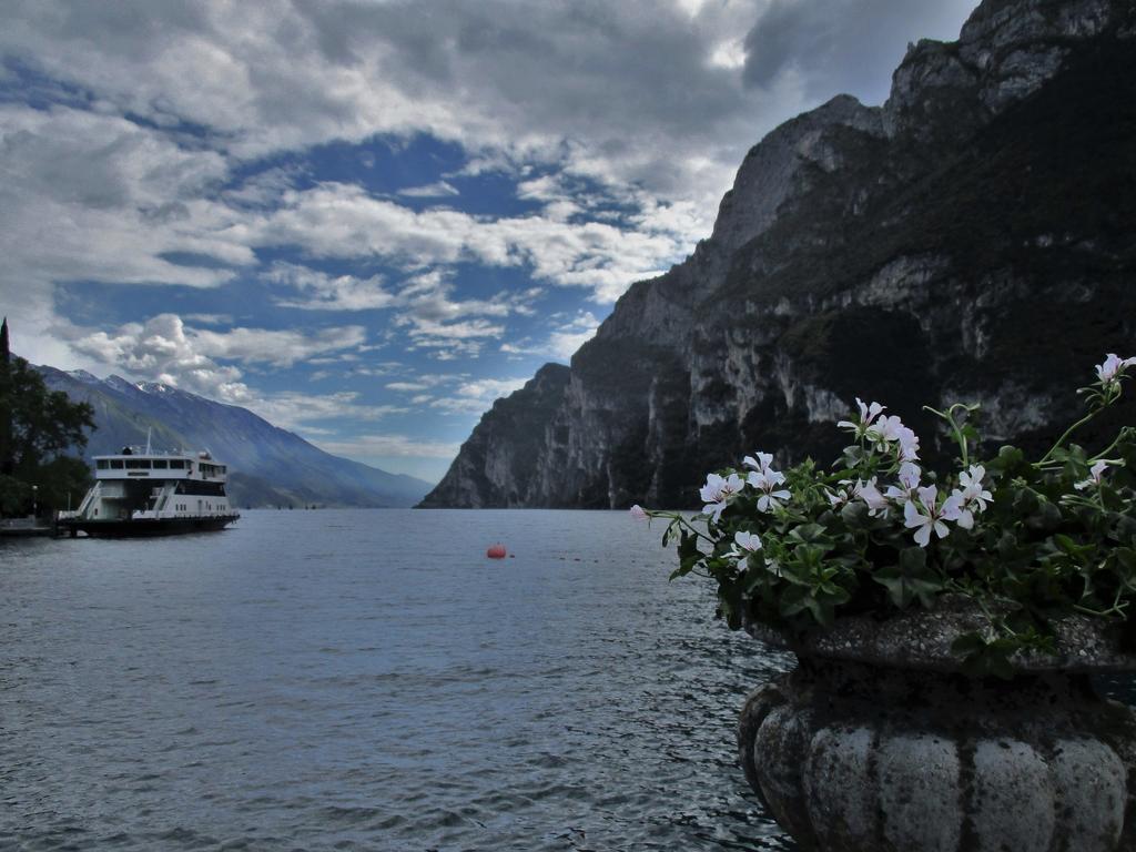 La Piazzetta Di Canale B&B Тенно Екстер'єр фото