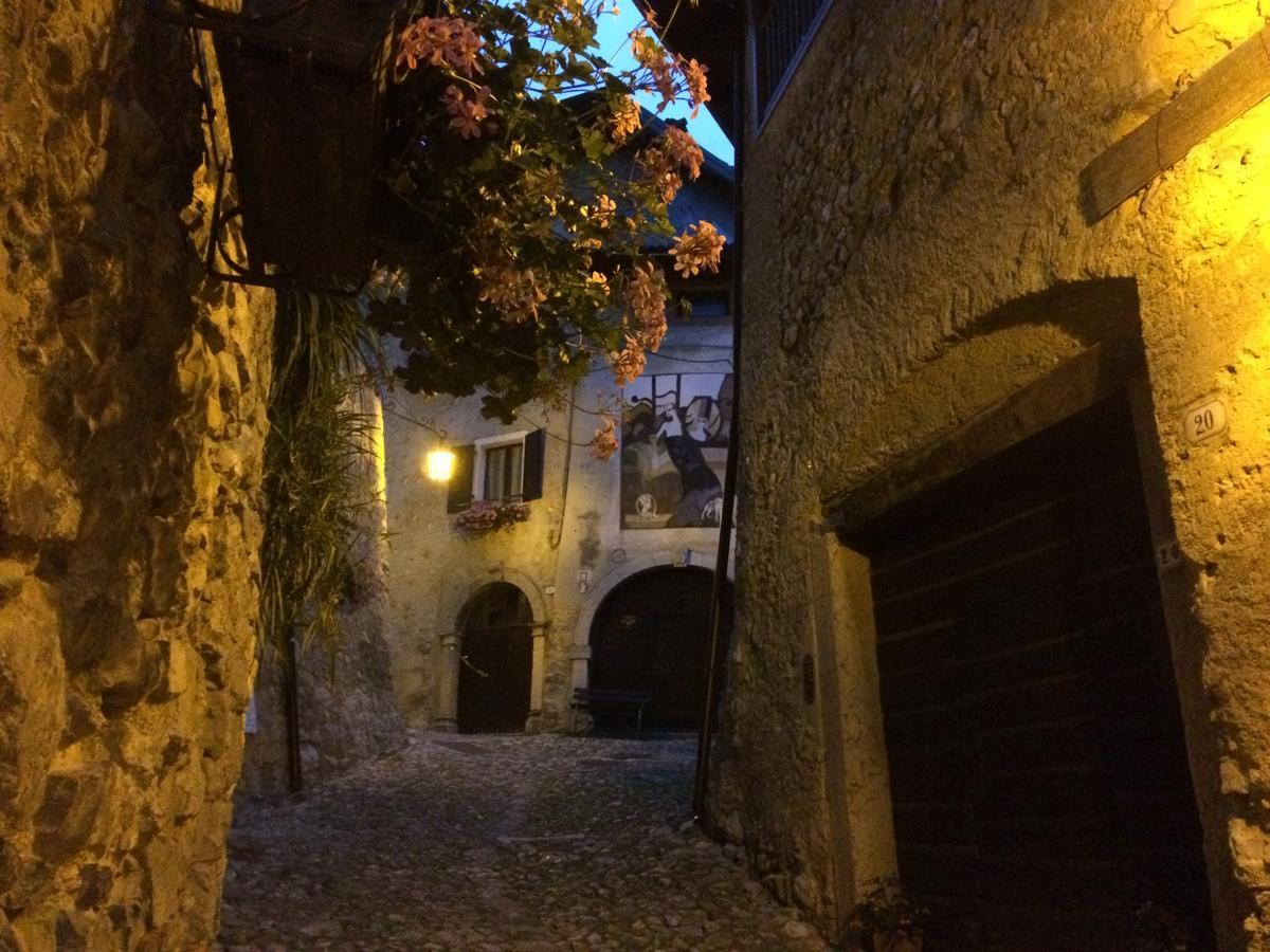La Piazzetta Di Canale B&B Тенно Екстер'єр фото